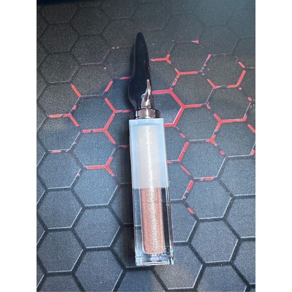 Urban Decay 24/7 Glaze-On Shimmer Liquid Eyeshadow Color: Sugar Twist - rose gol - Picture 4 of 5